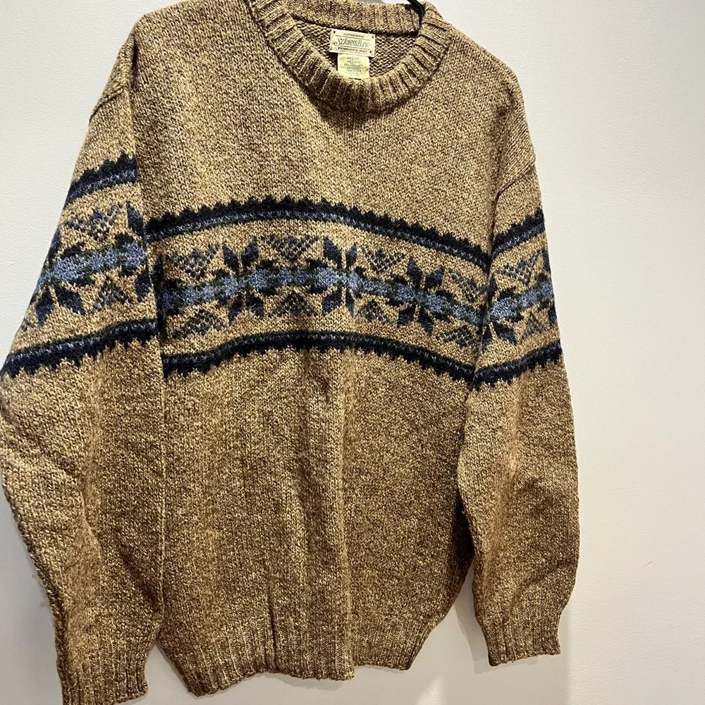 Men's Medium vintage St. John's Bay snowflake patterned wool blend sweater.‎